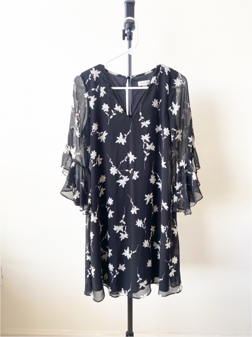 Calvin Klein Black Floral Ruffle Sleeve Dress Size 6 - Picture 7 of 7